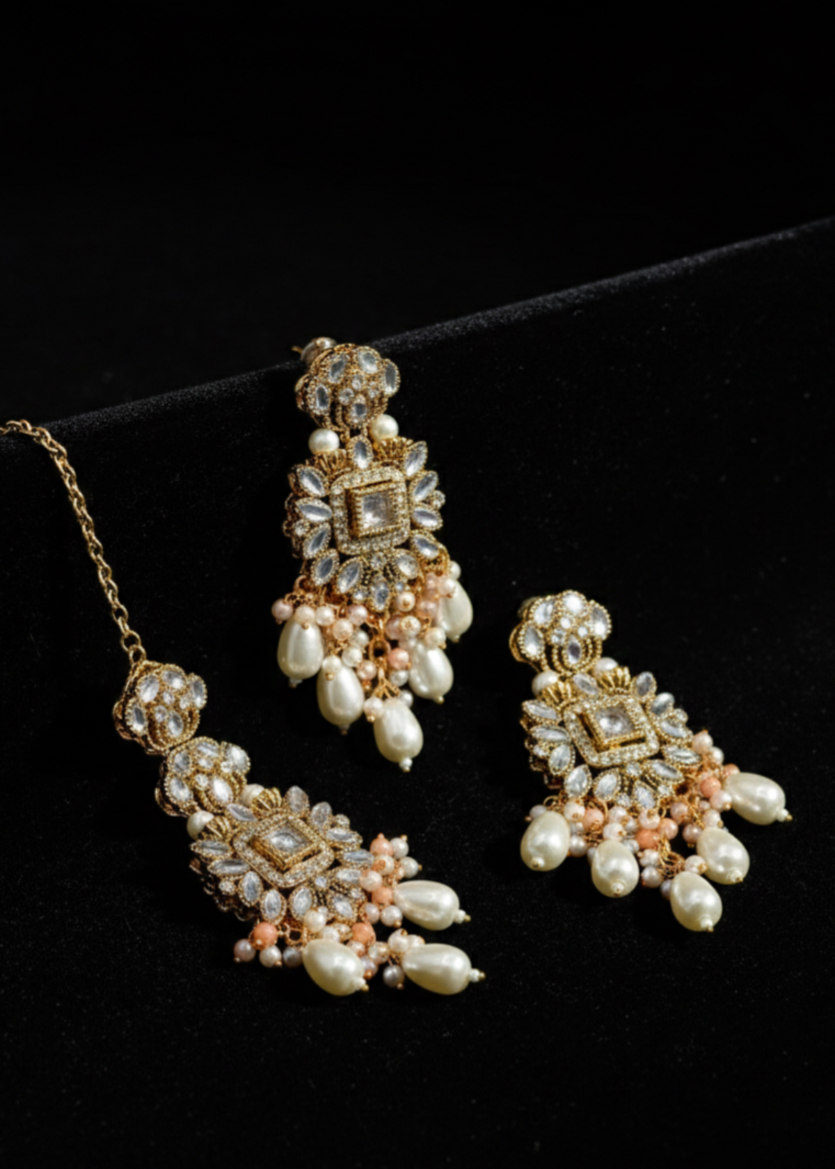 Shop the Shehzadi Kundan Earring & Tikka from Zarosh Jewel