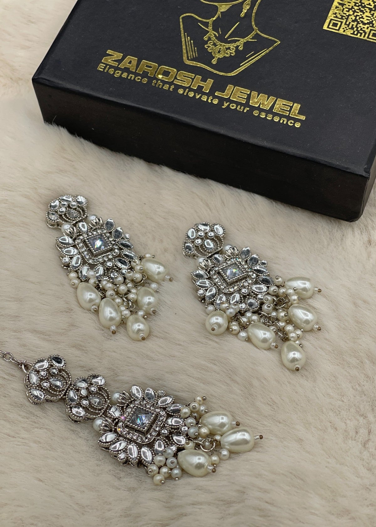 Shop the Shehzadi Kundan Earring & Tikka from Zarosh Jewel