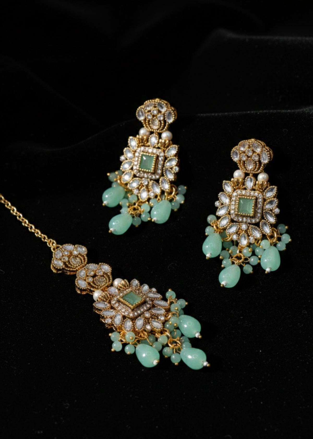 Shop the Shehzadi Kundan Earring & Tikka from Zarosh Jewel