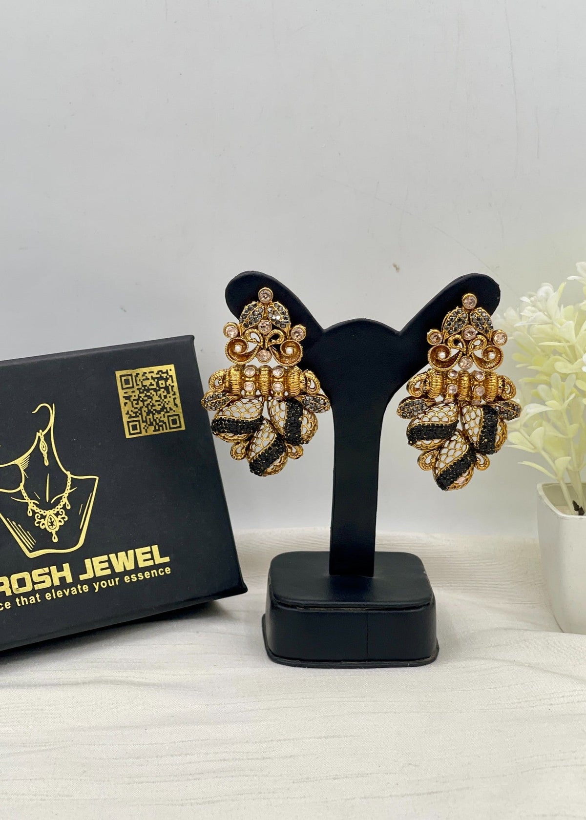 Shop the Sultana Elegent Earring from Zarosh Jewel