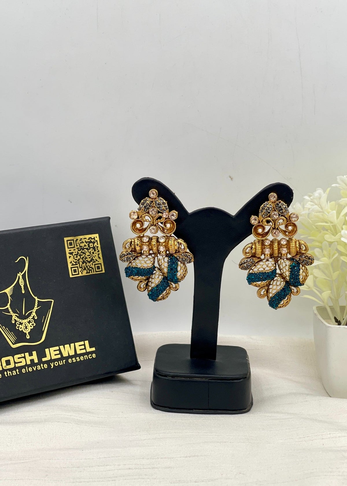 Shop the Sultana Elegent Earring from Zarosh Jewel