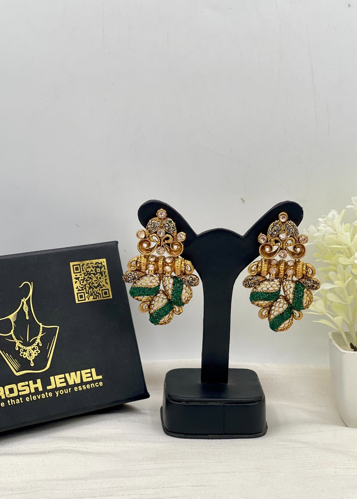 Shop the Sultana Elegent Earring from Zarosh Jewel