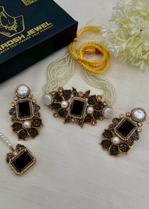 Shop the Tabassum Choker Set from Zarosh Jewel