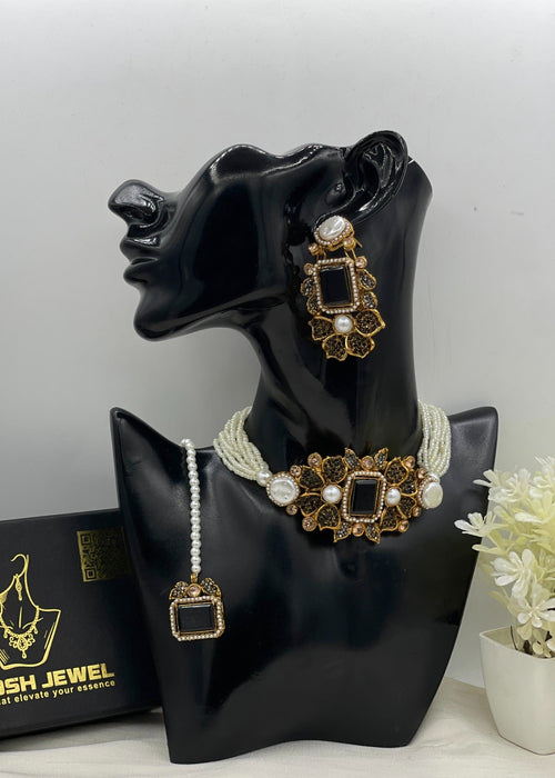 Shop the Tabassum Choker Set from Zarosh Jewel