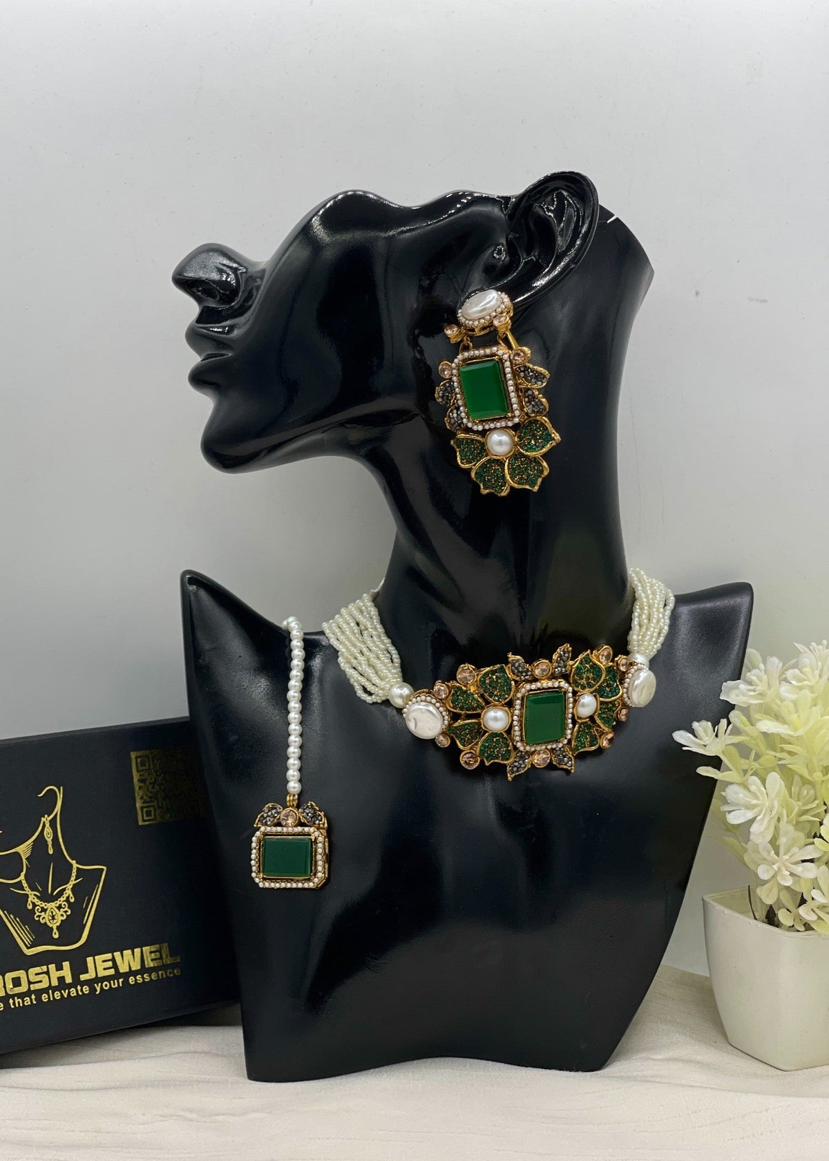 Shop the Tabassum Choker Set from Zarosh Jewel