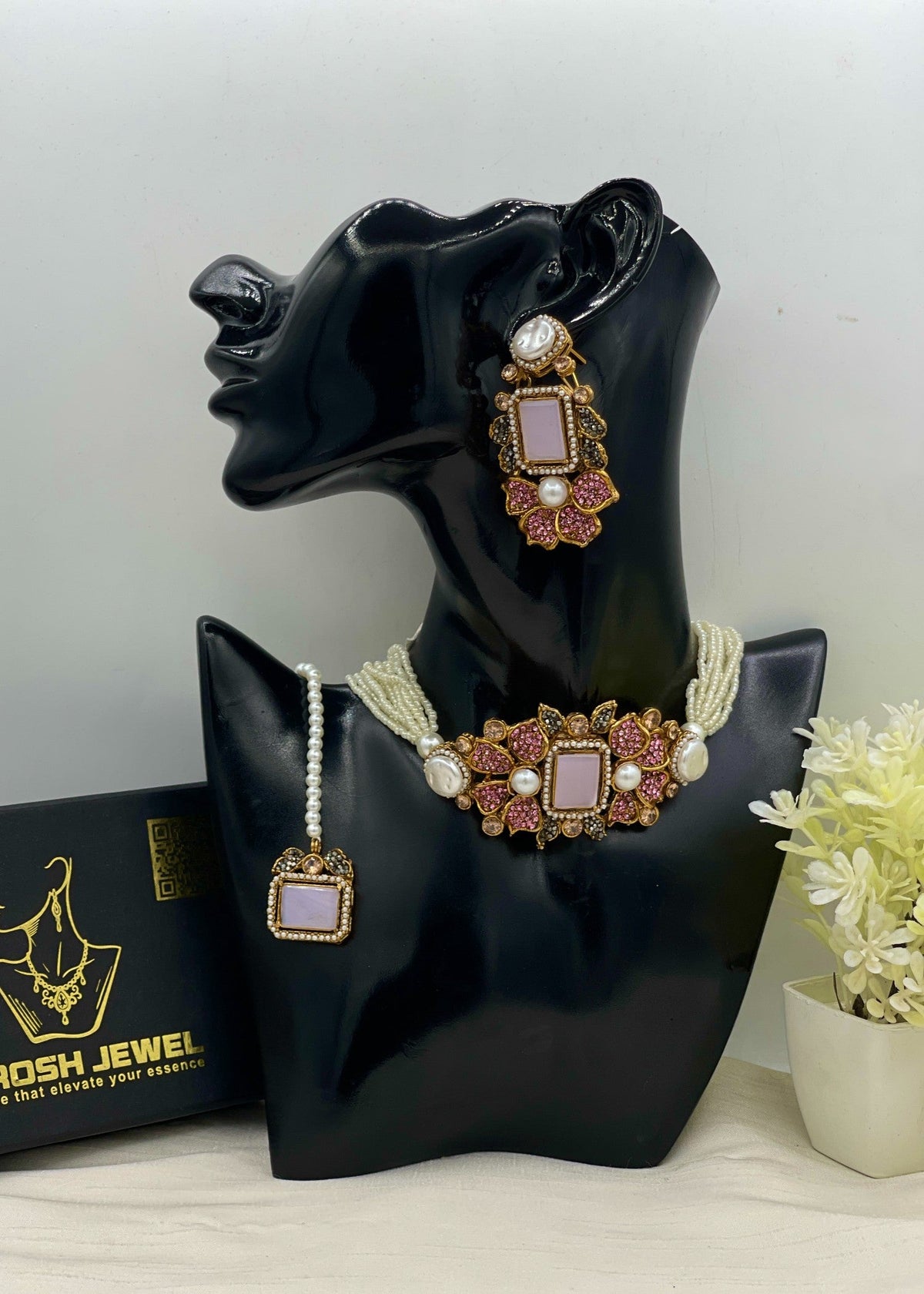 Shop the Tabassum Choker Set from Zarosh Jewel