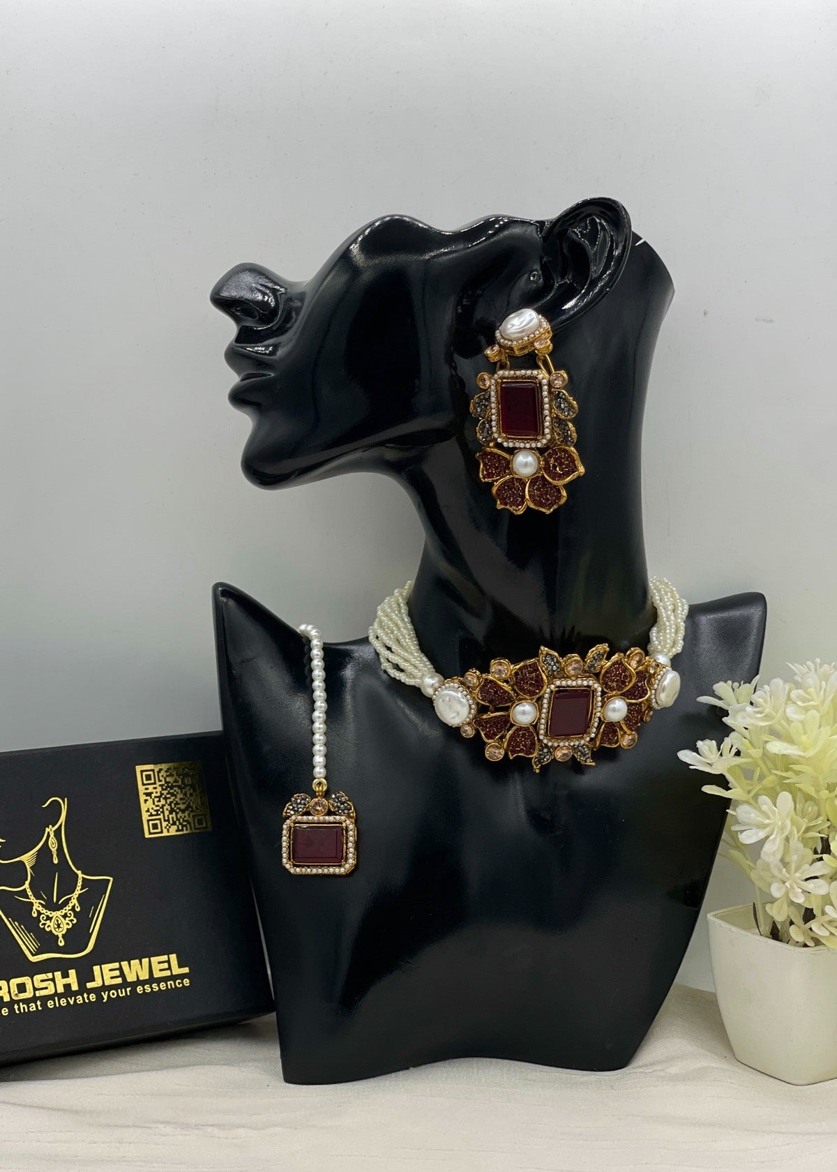 Shop the Tabassum Choker Set from Zarosh Jewel