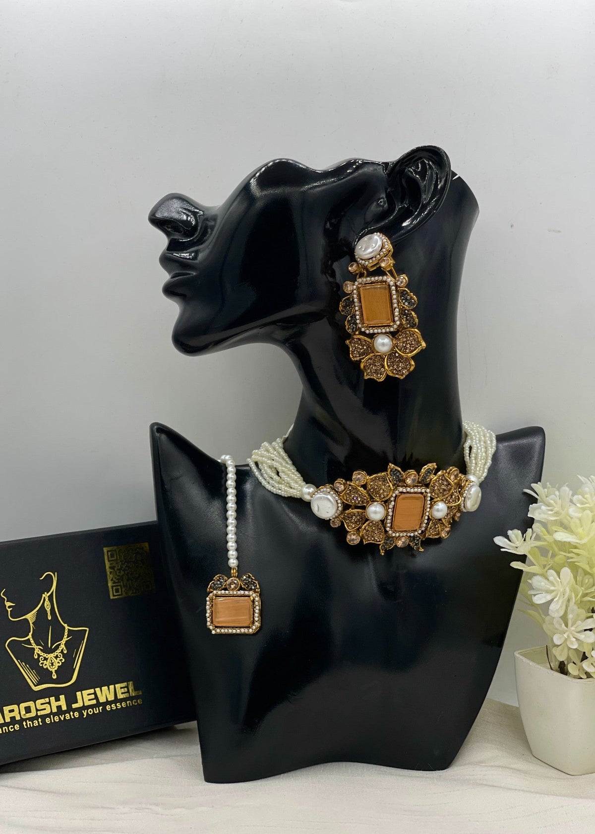 Shop the Tabassum Choker Set from Zarosh Jewel