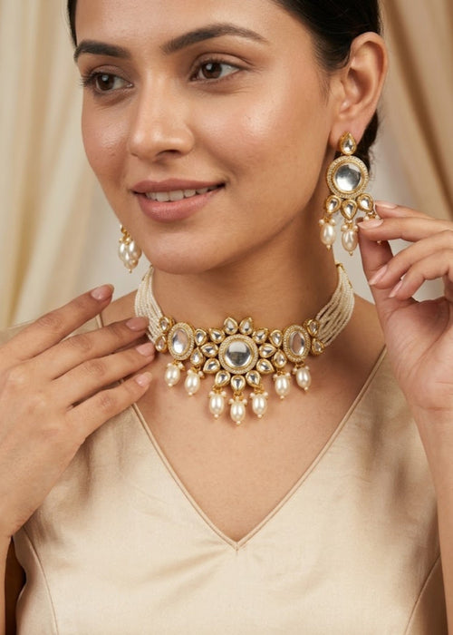 The Circular Kundan Choker Set by Zarosh Jewel