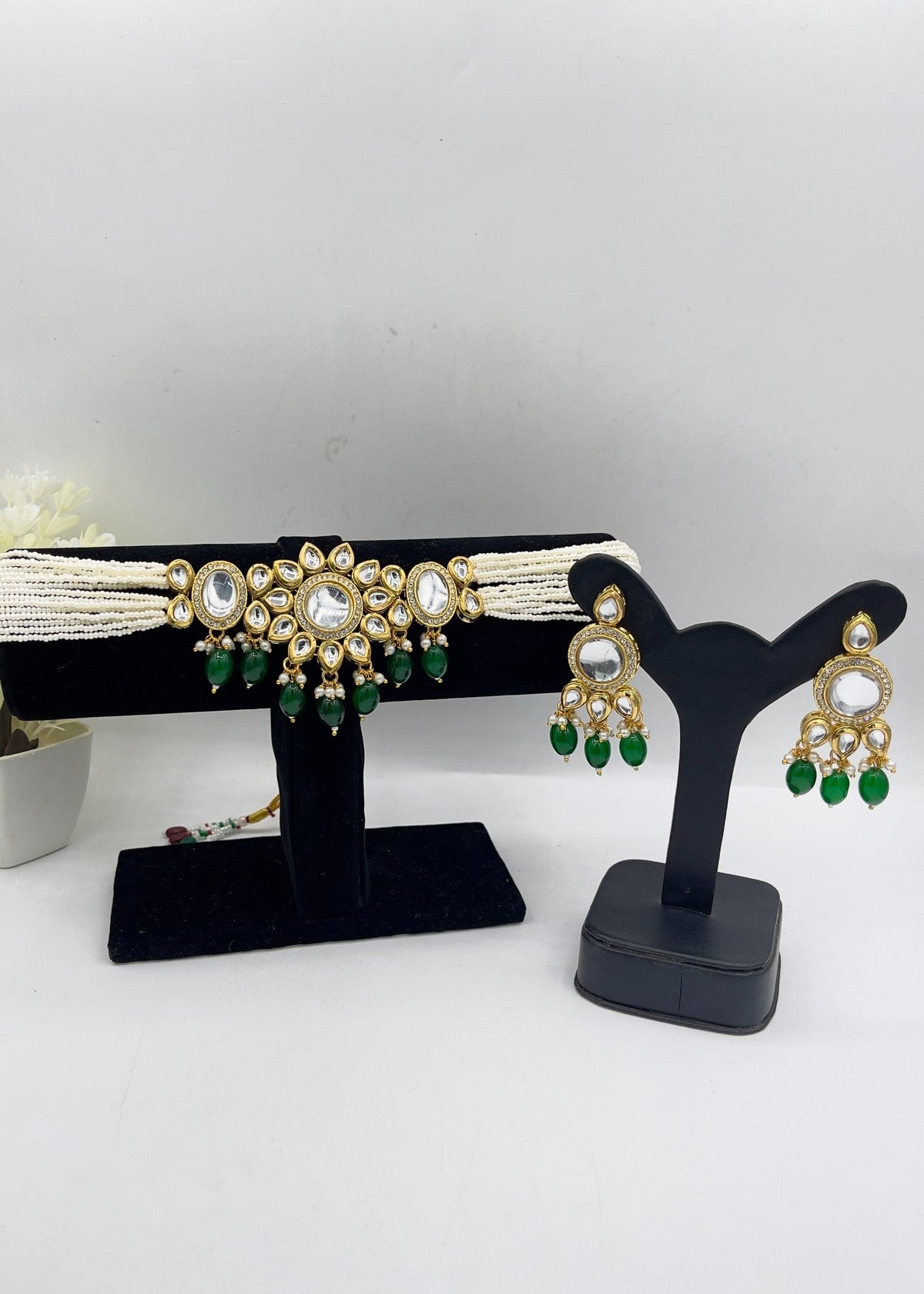 Shop the The Circular Kundan Choker Set from Zarosh Jewel