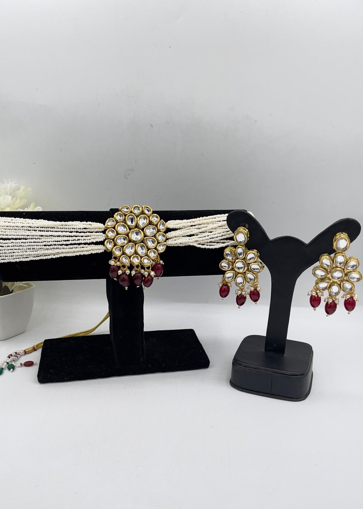 Shop the The Elara Kundan Choker Set from Zarosh Jewel