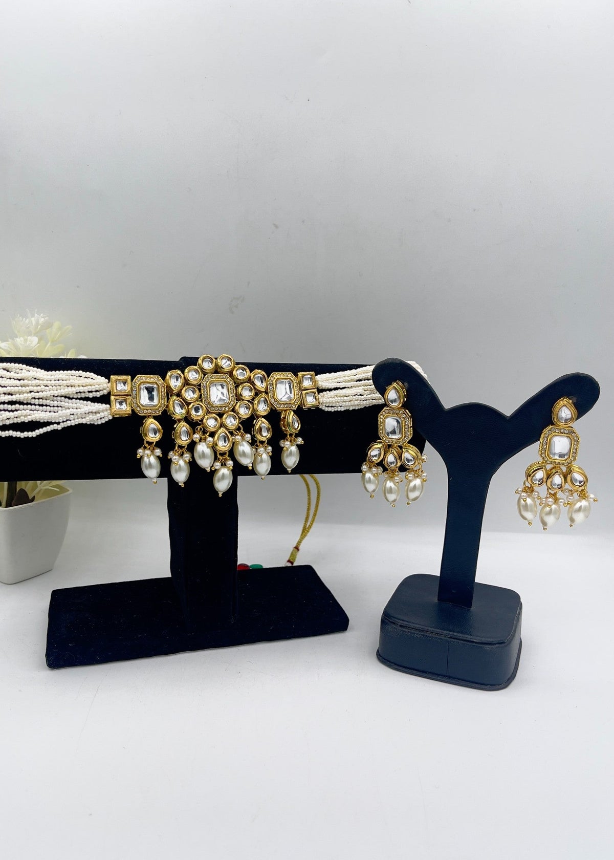Shop the The Empress Kundan Cut Choker Set from Zarosh Jewel