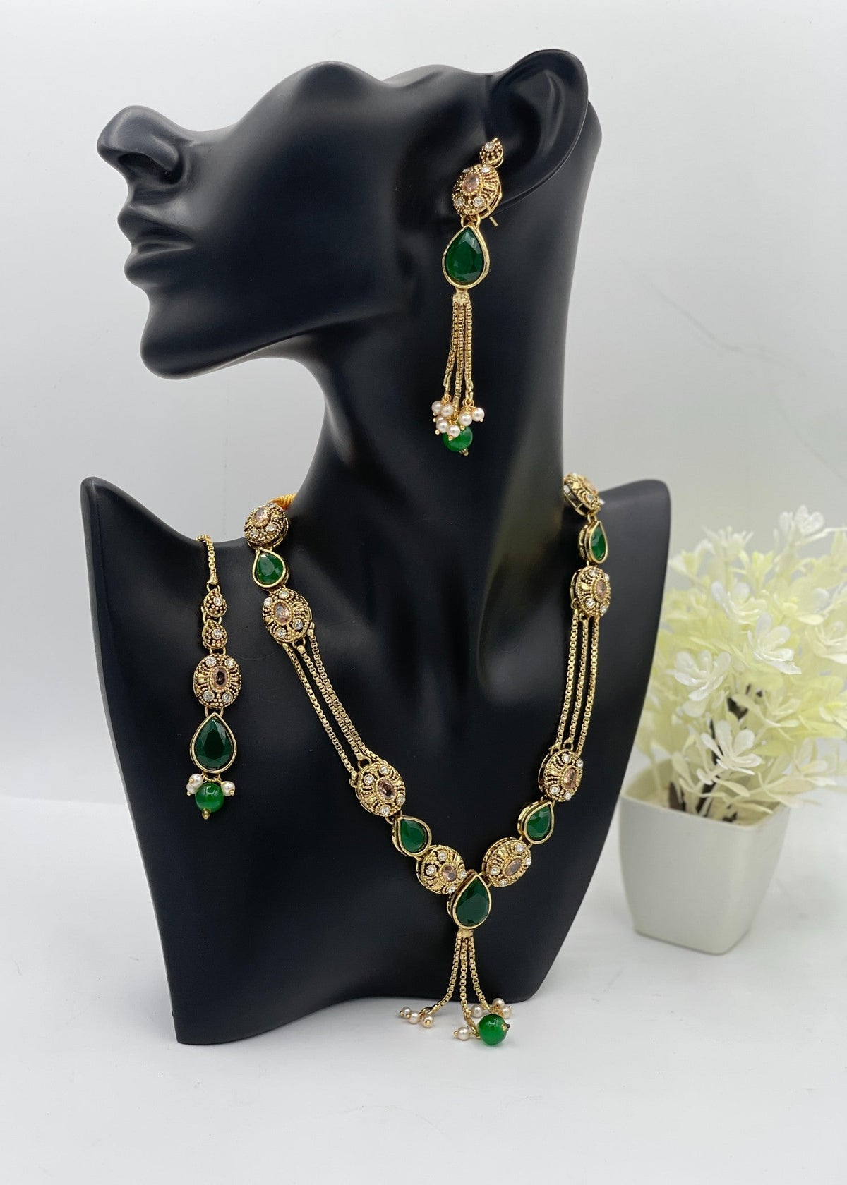 Shop the Velora Majesty Necklace Set from Zarosh Jewel