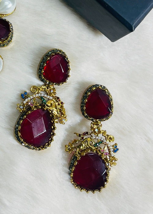 Shop the Zafira Luxe Pearl Choker Set from Zarosh Jewel