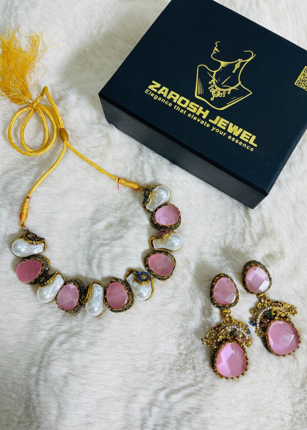 Shop the Zafira Luxe Pearl Choker Set from Zarosh Jewel