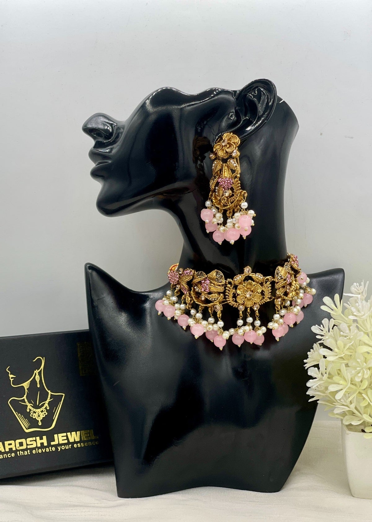 Shop the Zahida Heritage Choker Set from Zarosh Jewel