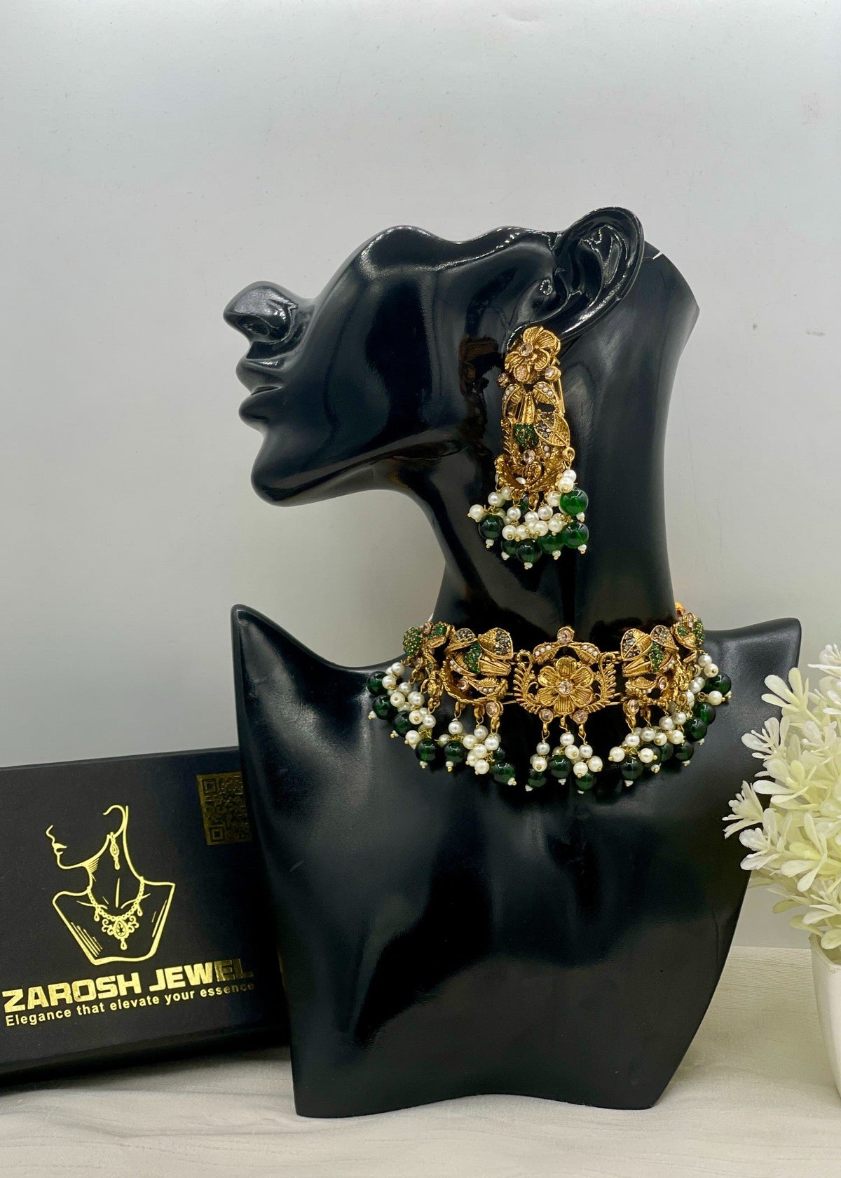 Shop the Zahida Heritage Choker Set from Zarosh Jewel