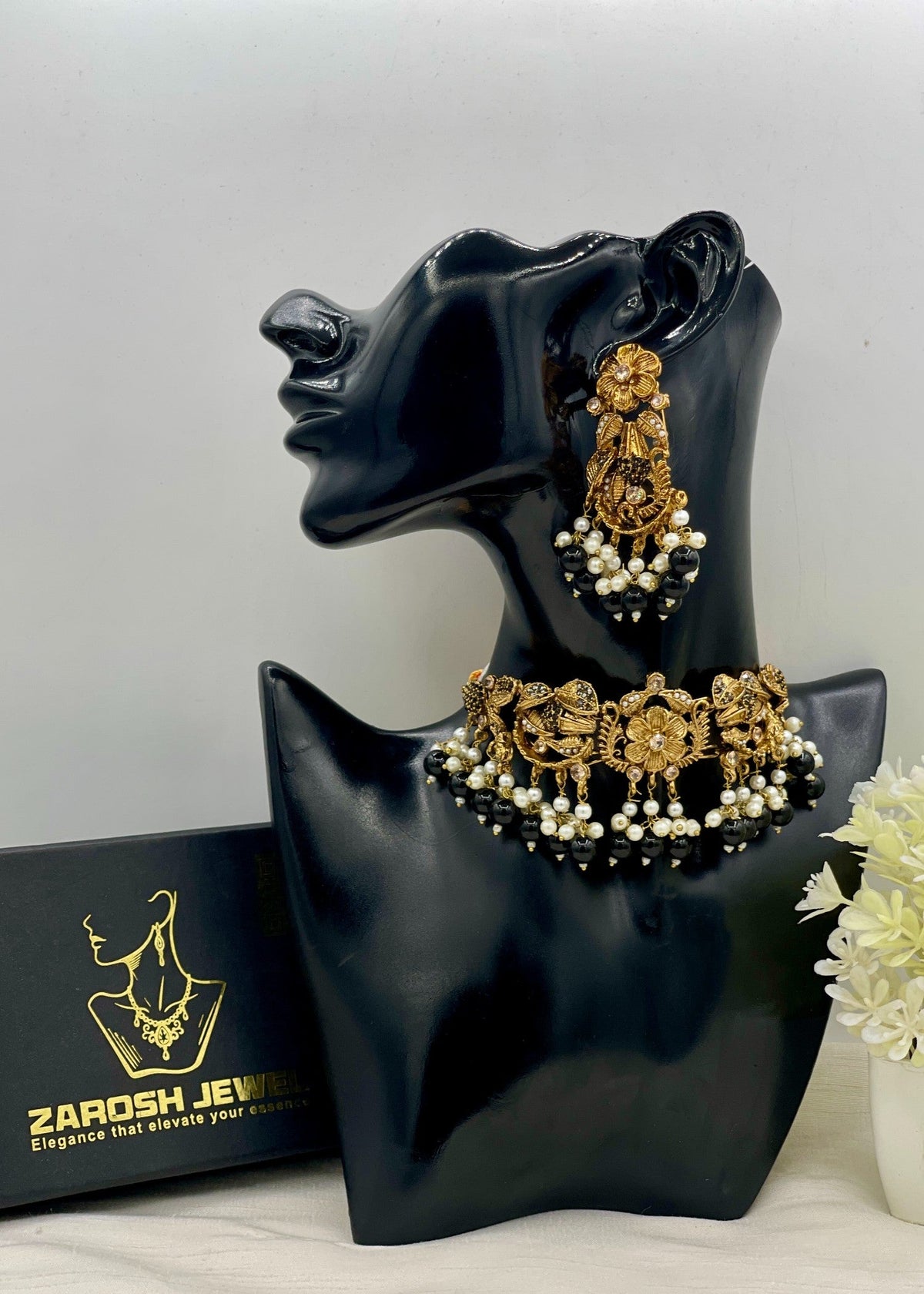 Shop the Zahida Heritage Choker Set from Zarosh Jewel