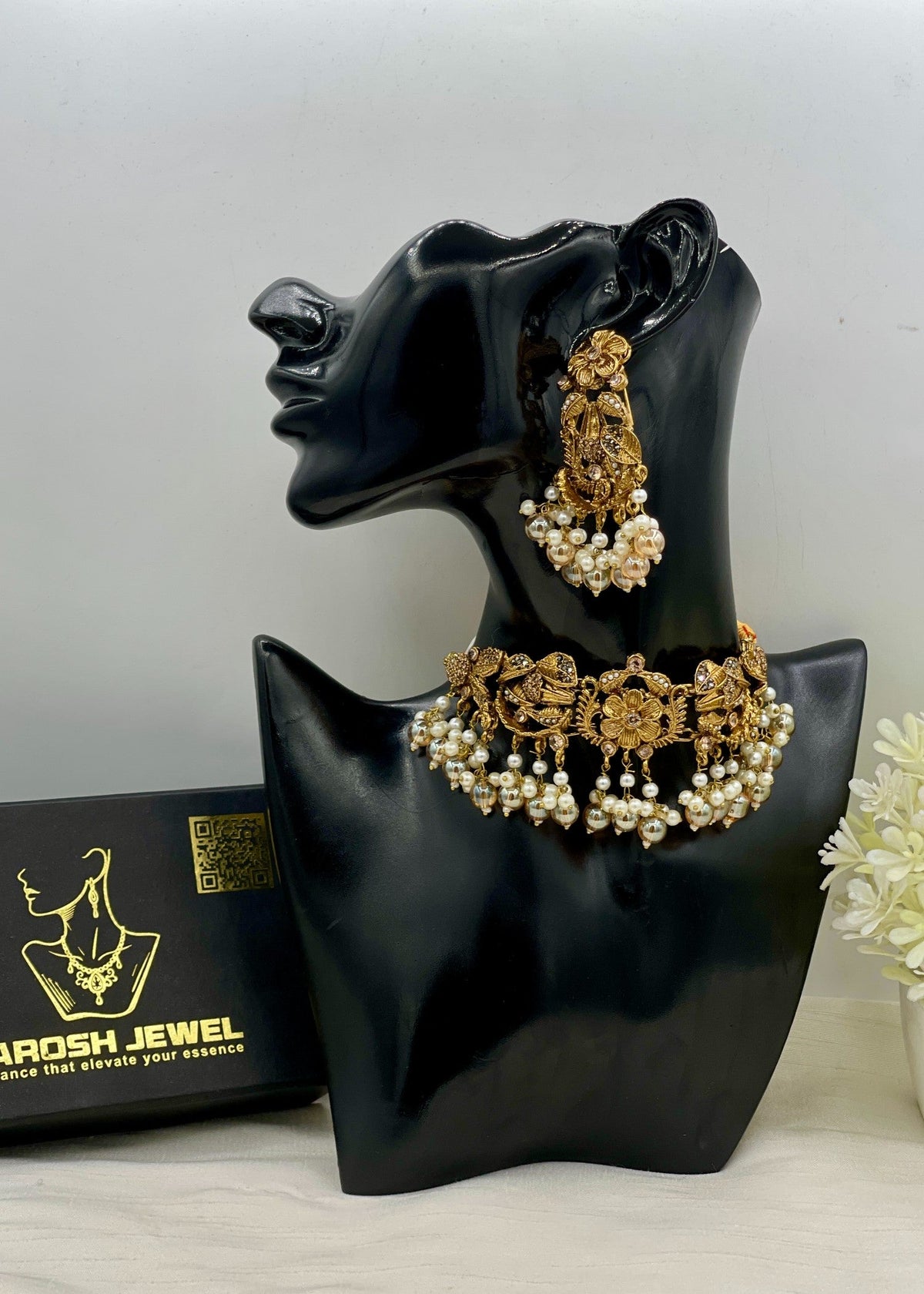 Shop the Zahida Heritage Choker Set from Zarosh Jewel