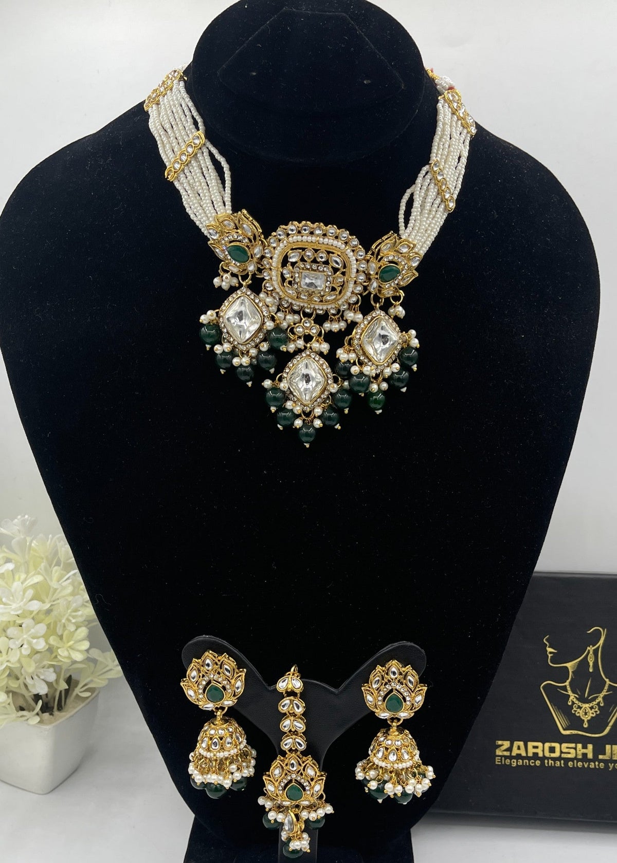 Shop the Zahra Kundan Choker Set from Zarosh Jewel