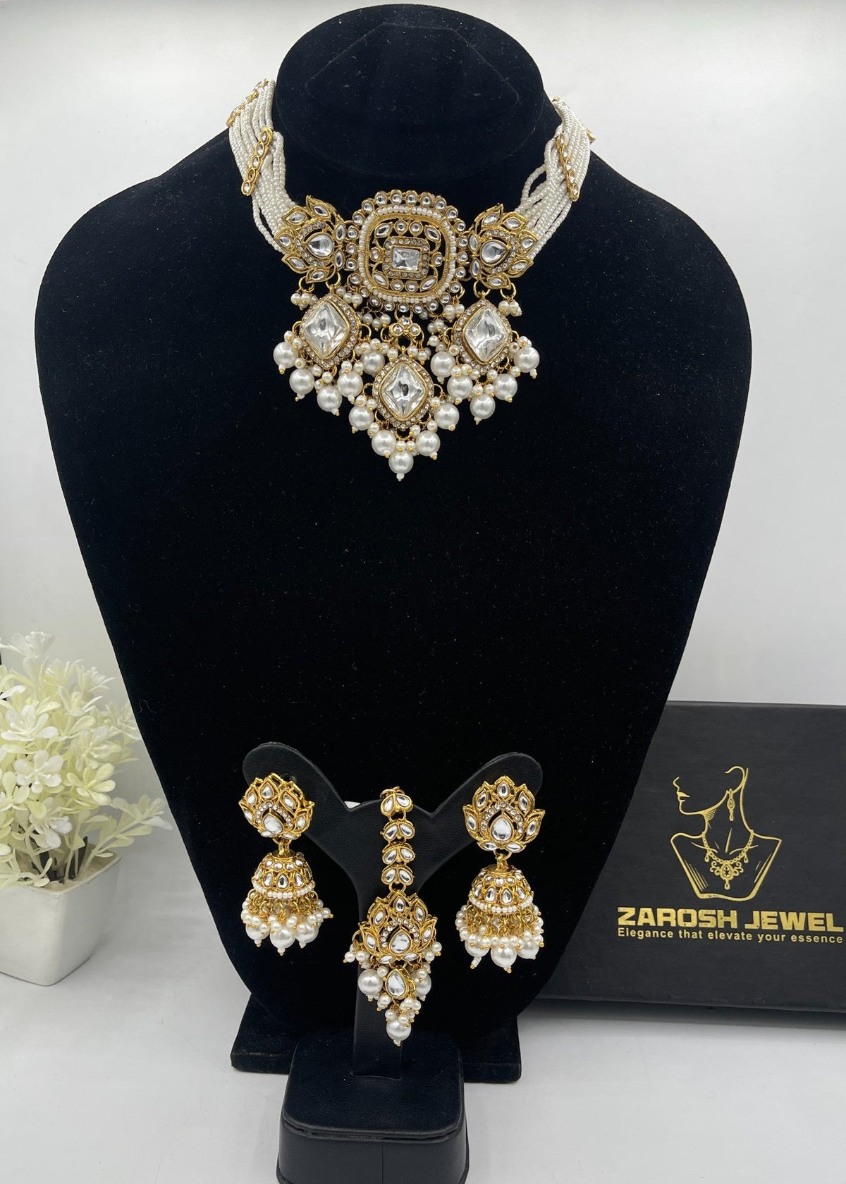 Shop the Zahra Kundan Choker Set from Zarosh Jewel