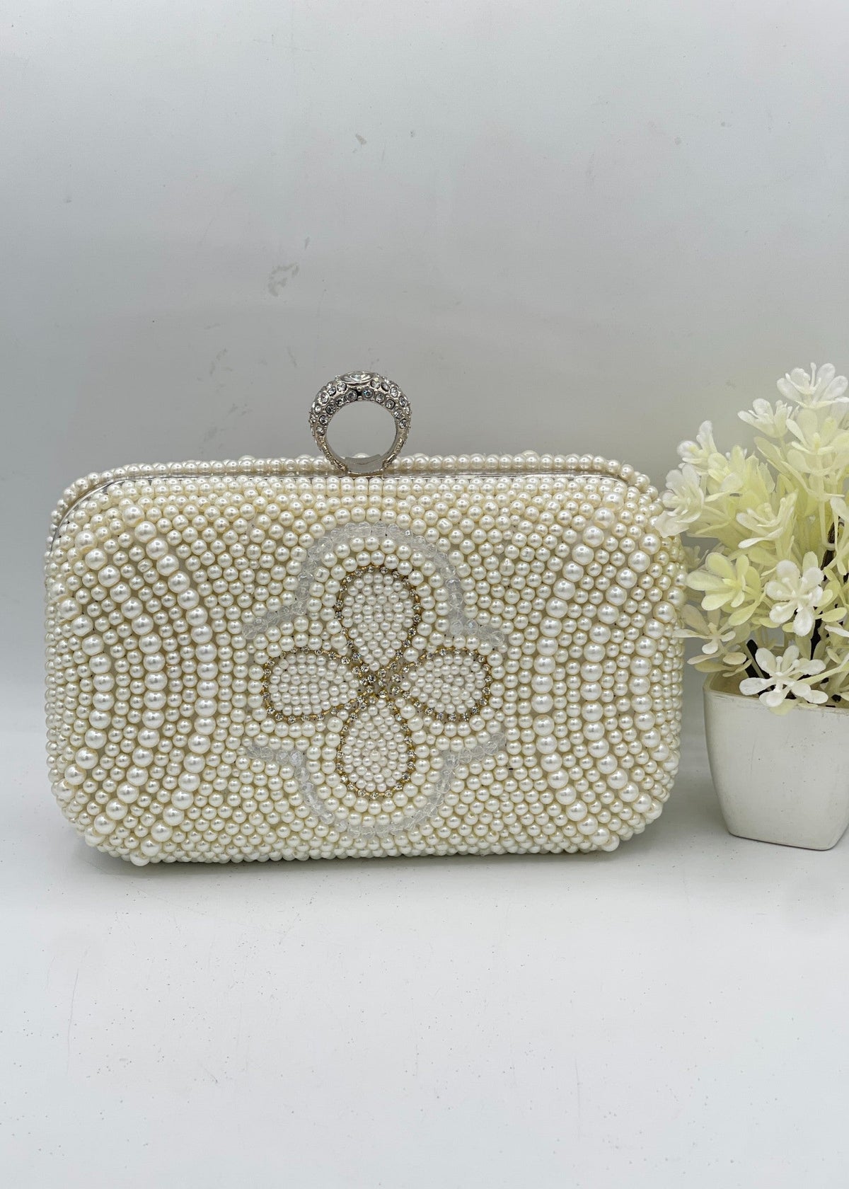 Shop the Zaina Luxury Clutch from Zarosh Jewel