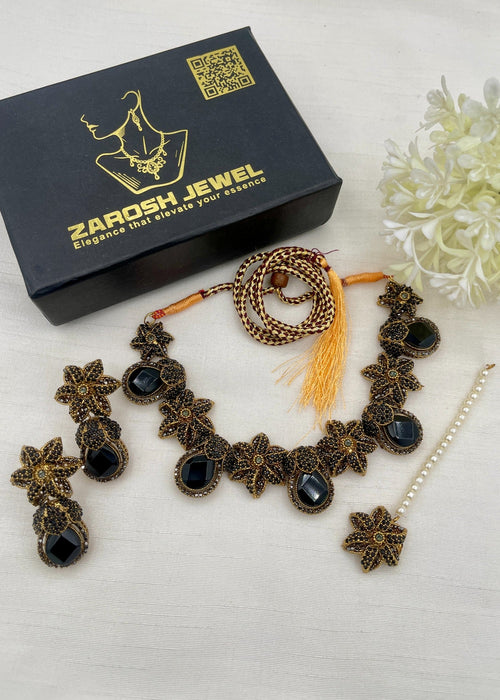 Shop the Zakiya Heritage Choker Set from Zarosh Jewel