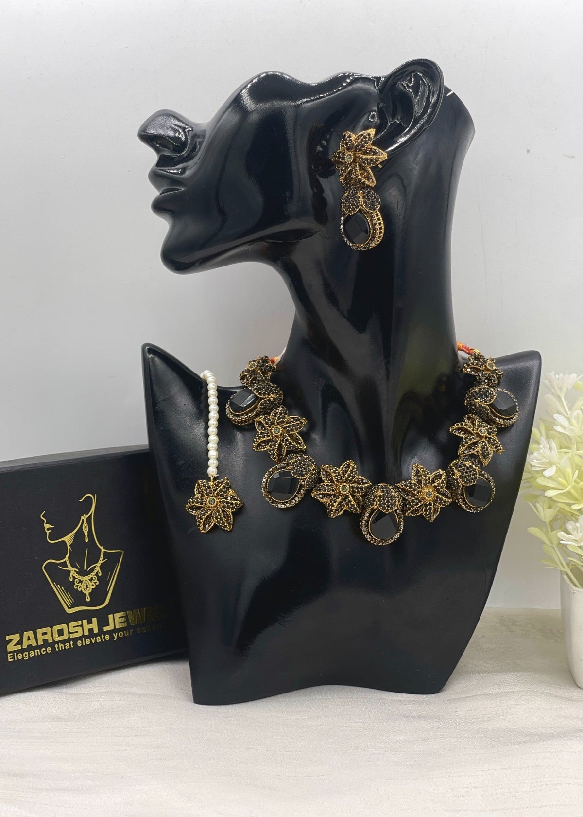 Shop the Zakiya Heritage Choker Set from Zarosh Jewel