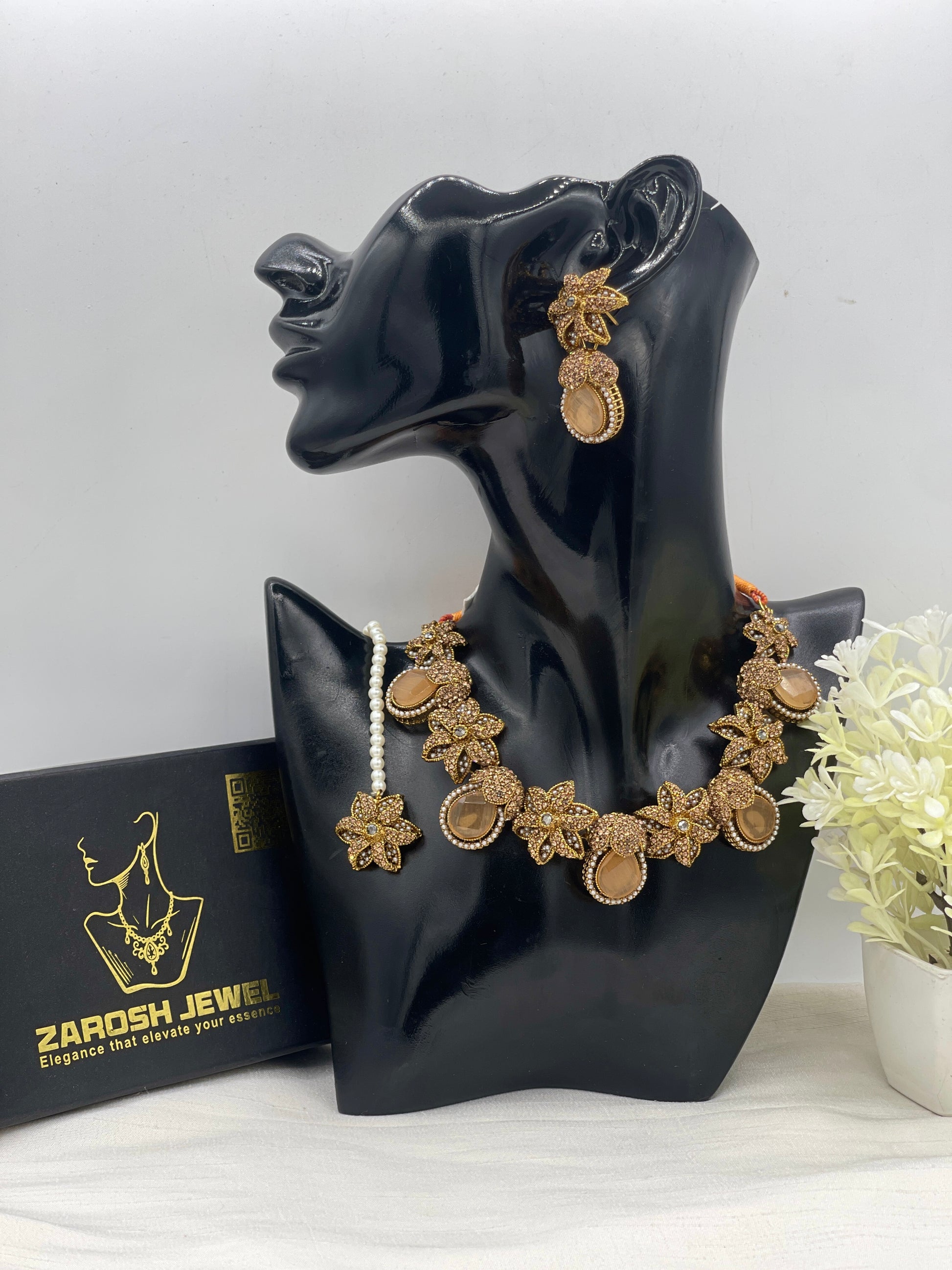 Zakiya Heritage Choker Set