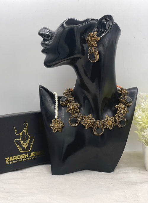 Zakiya Heritage Choker Set