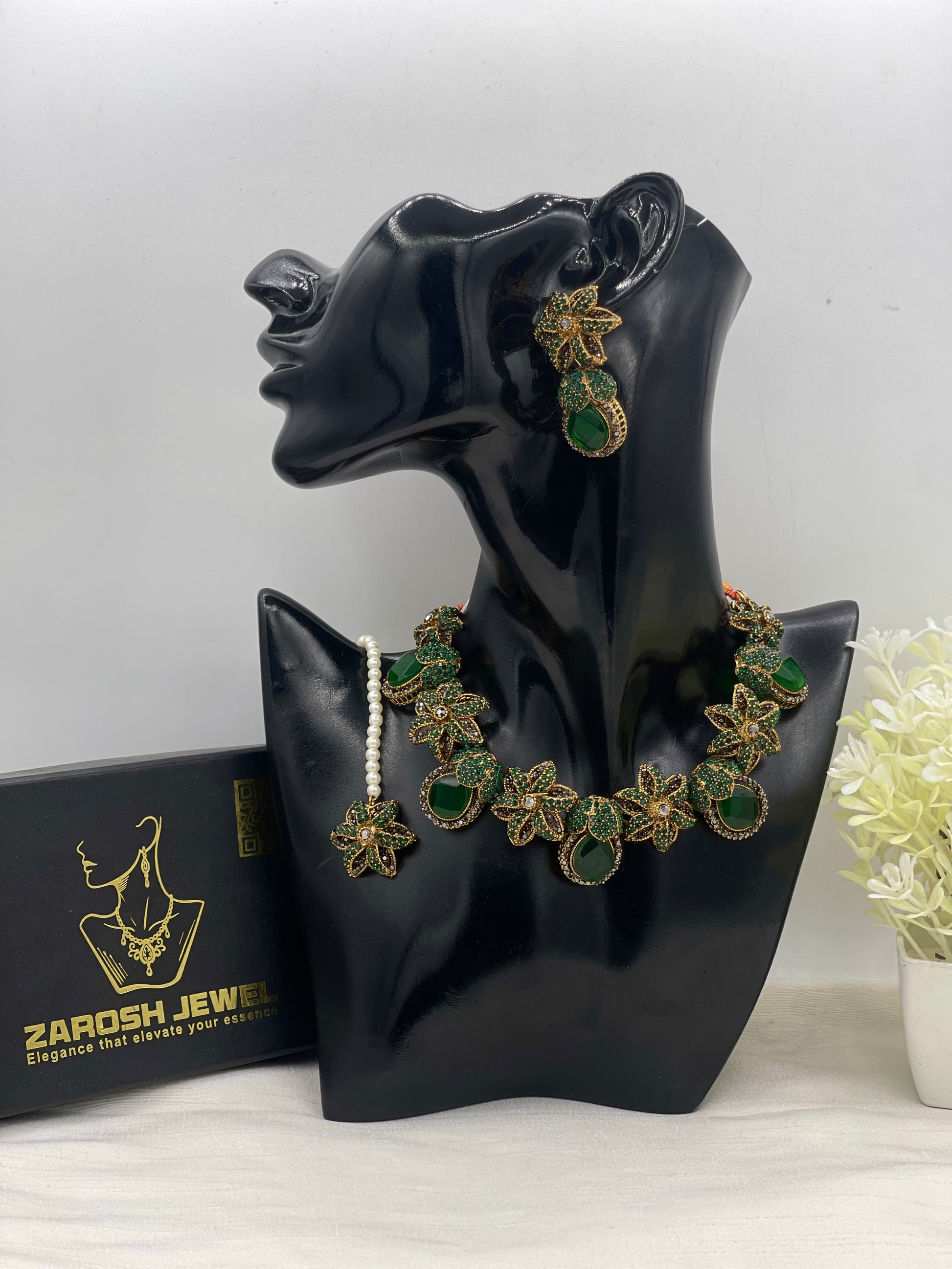 Zakiya Heritage Choker Set