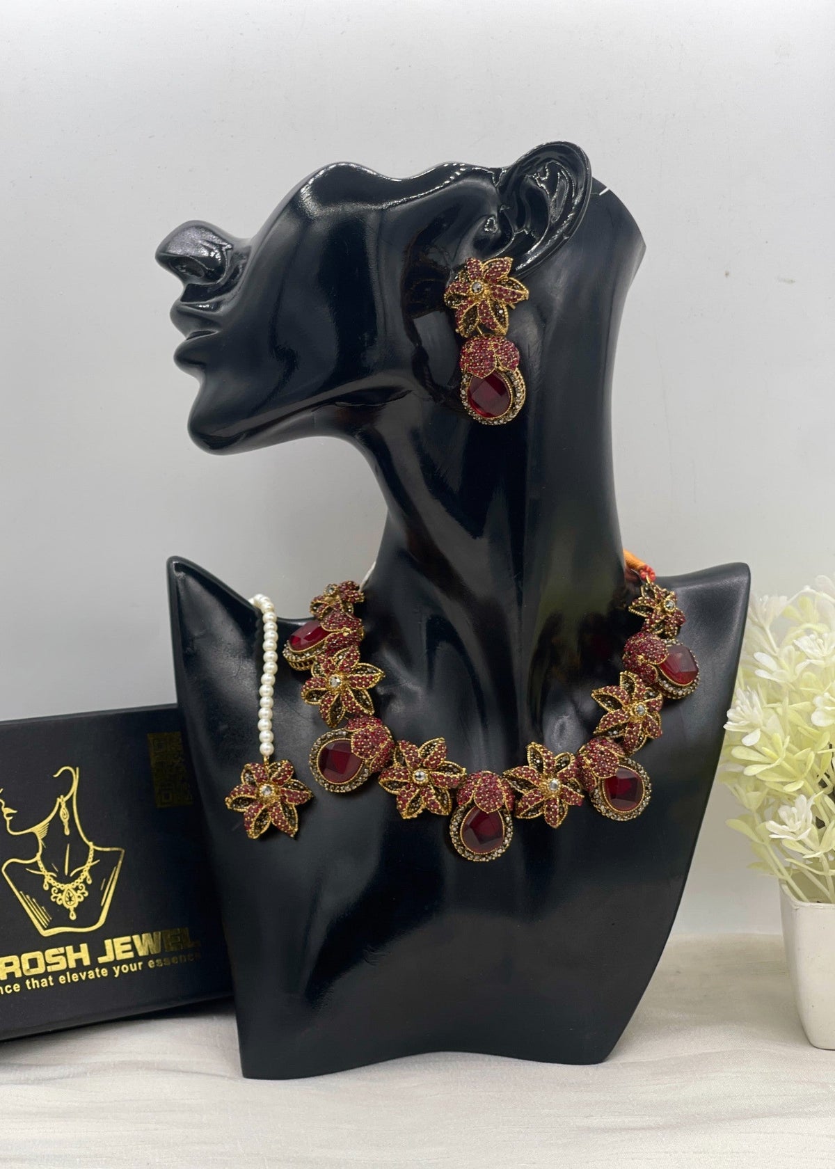 Shop the Zakiya Heritage Choker Set from Zarosh Jewel