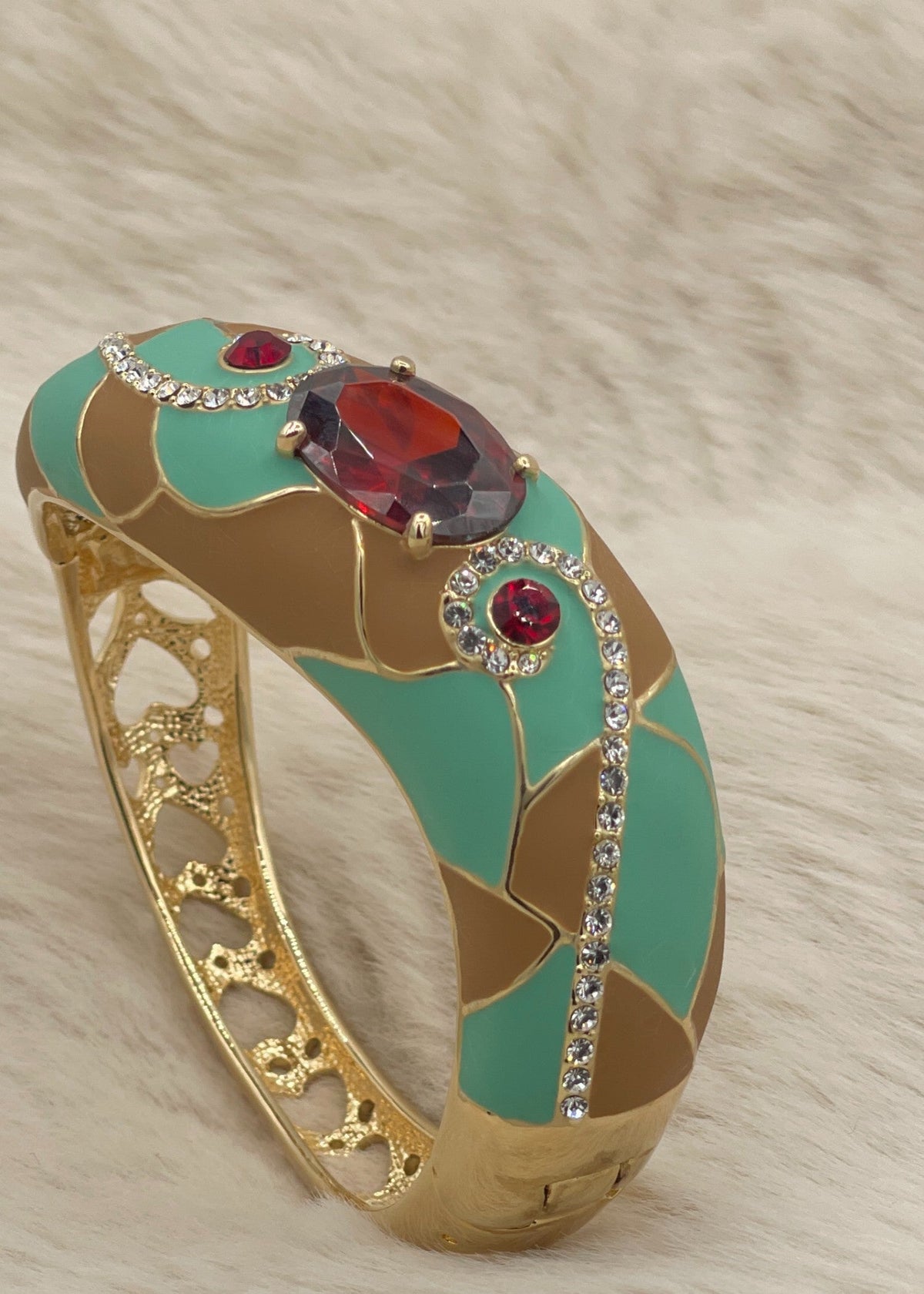 Shop the Zamurrad Heritage Kadas from Zarosh Jewel