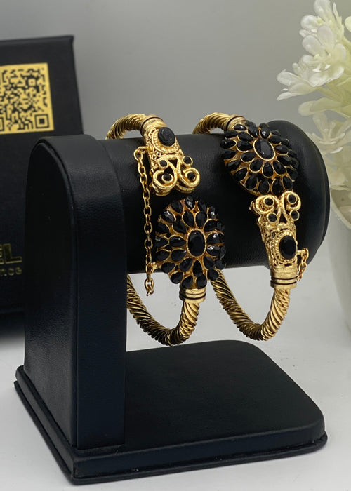Shop the Zeenat Heritage Kadas from Zarosh Jewel