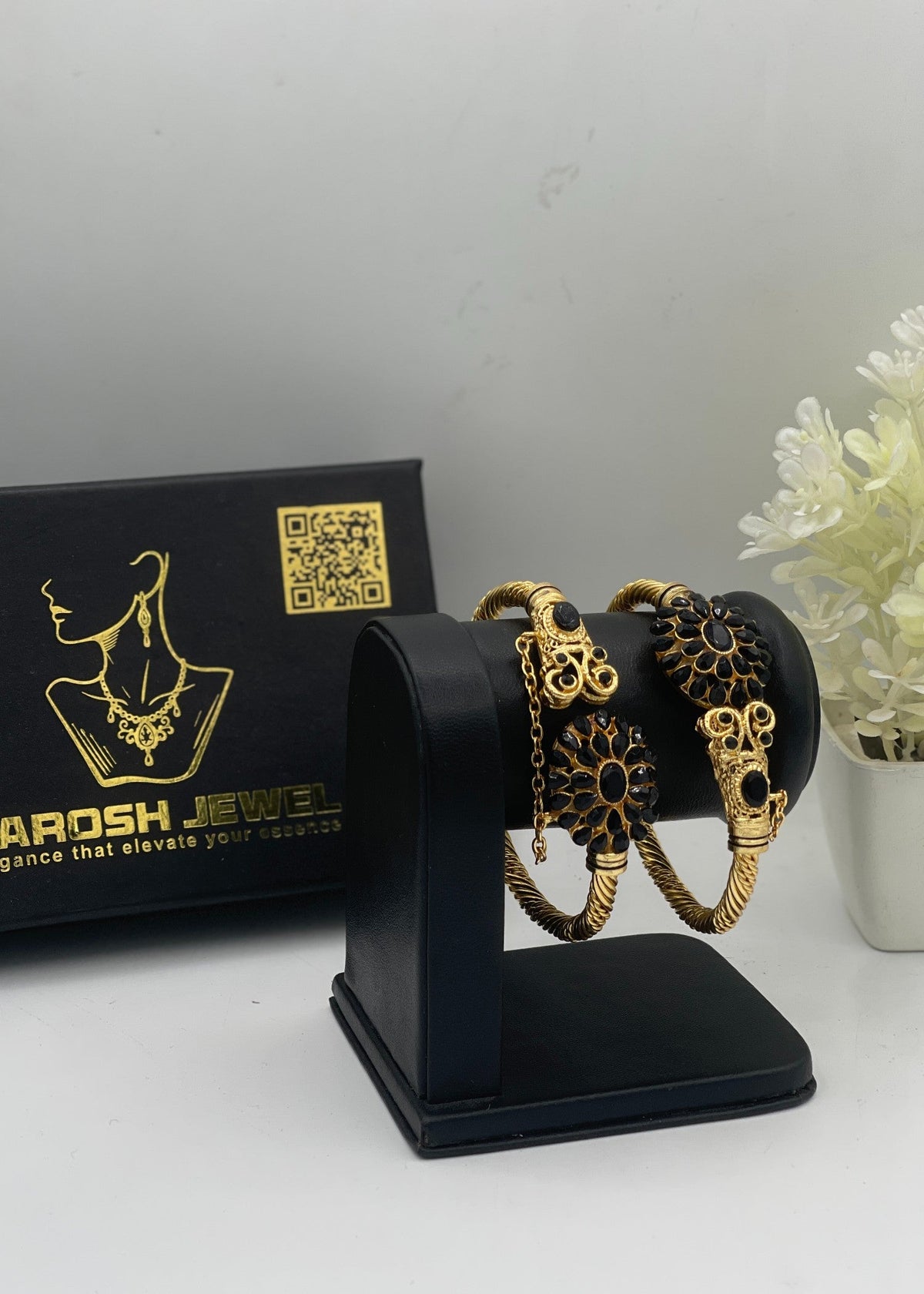 Shop the Zeenat Heritage Kadas from Zarosh Jewel
