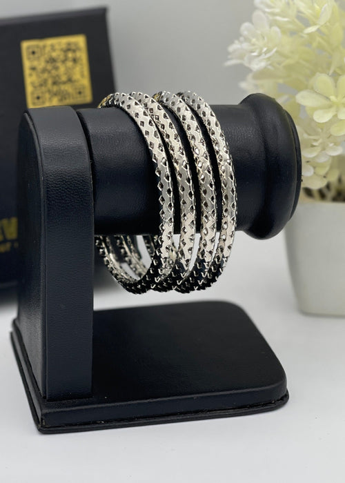 Shop the Zeya Heritage Kada from Zarosh Jewel