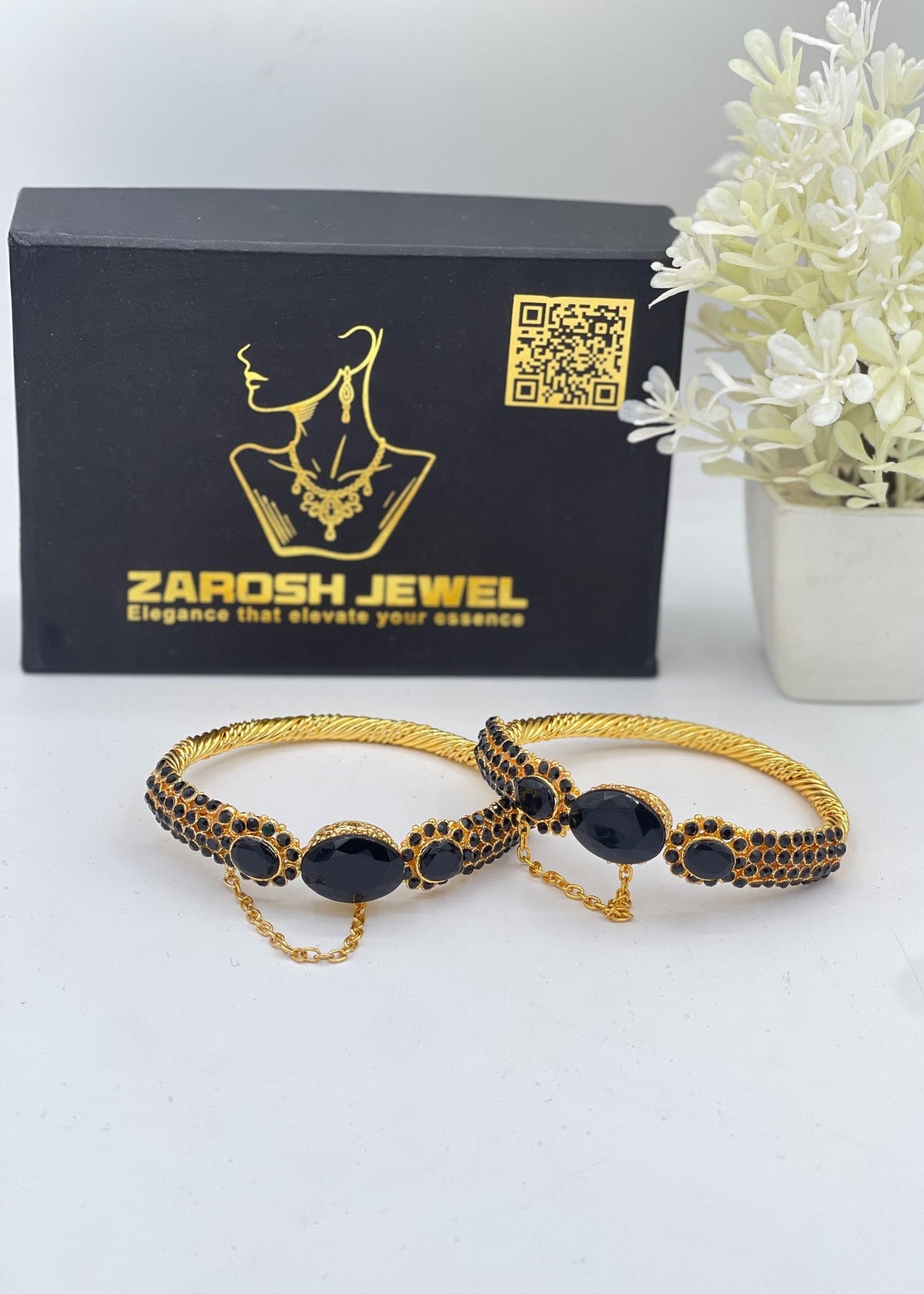 Shop the Zunairah Heritage Kada from Zarosh Jewel