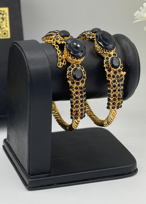 Shop the Zunairah Heritage Kada from Zarosh Jewel